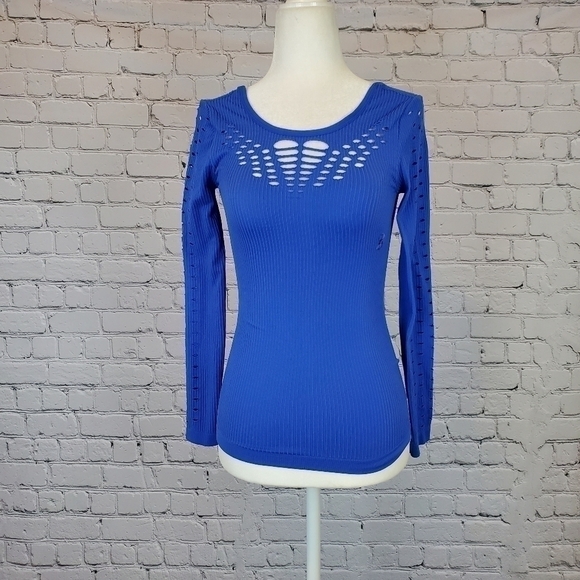 𝅺LIVE Love Dream Long Sleeve Snip Tease Top Sz. XS - Picture 3 of 8